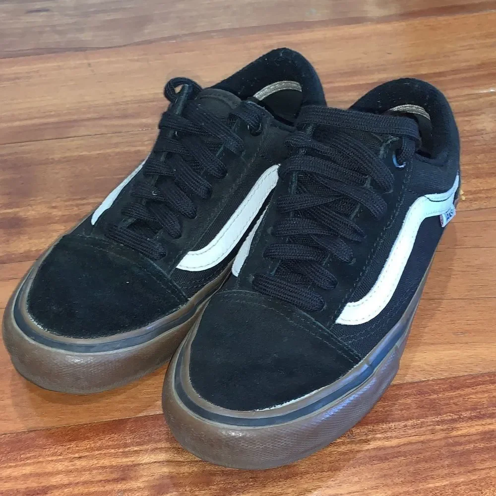 Vans Black and White skateboard Sneakers size 4